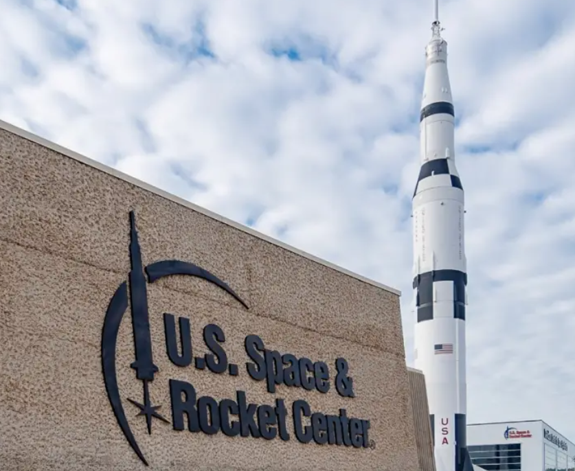 马斯克的盟友、亿万富翁艾萨克曼重获特朗普提