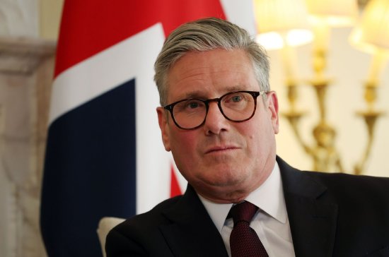 永居五年改十年 提高英语要求 英国首相斯塔默准