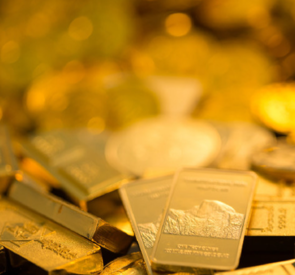 纽约期金涨超0.9%，一度涨穿3270美元